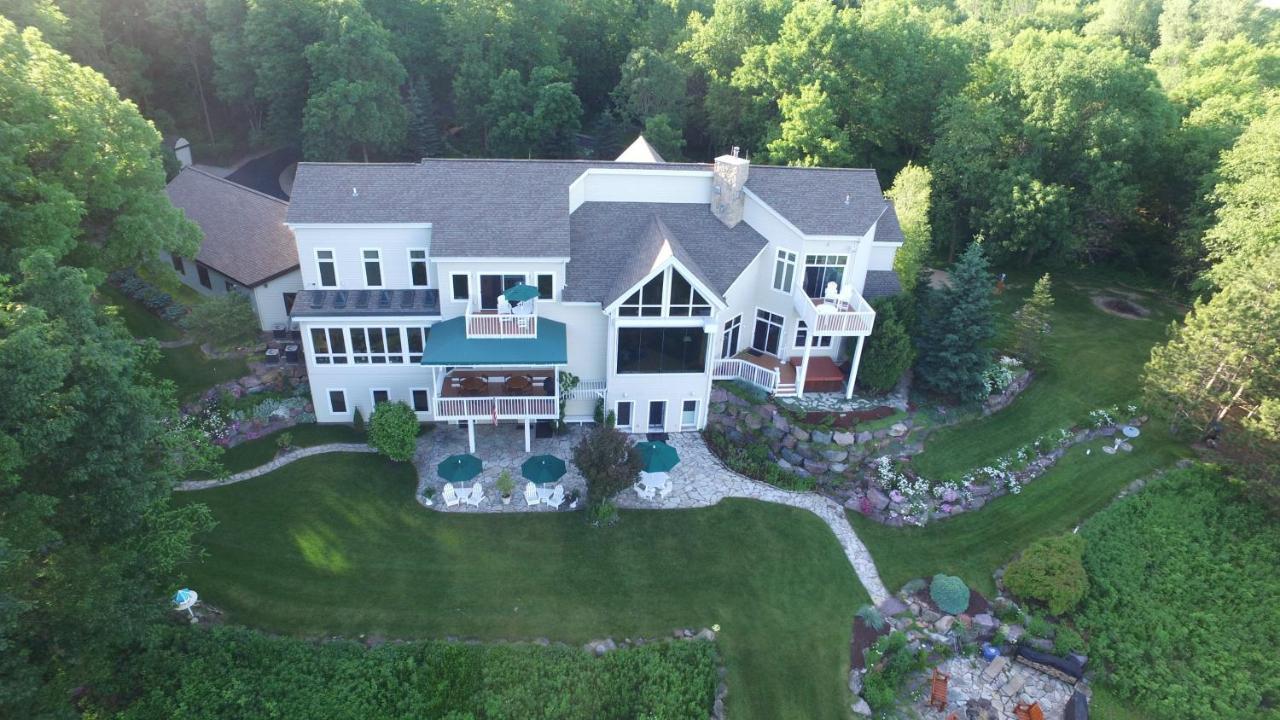 Inn At Wawanissee Point Baraboo Exterior photo